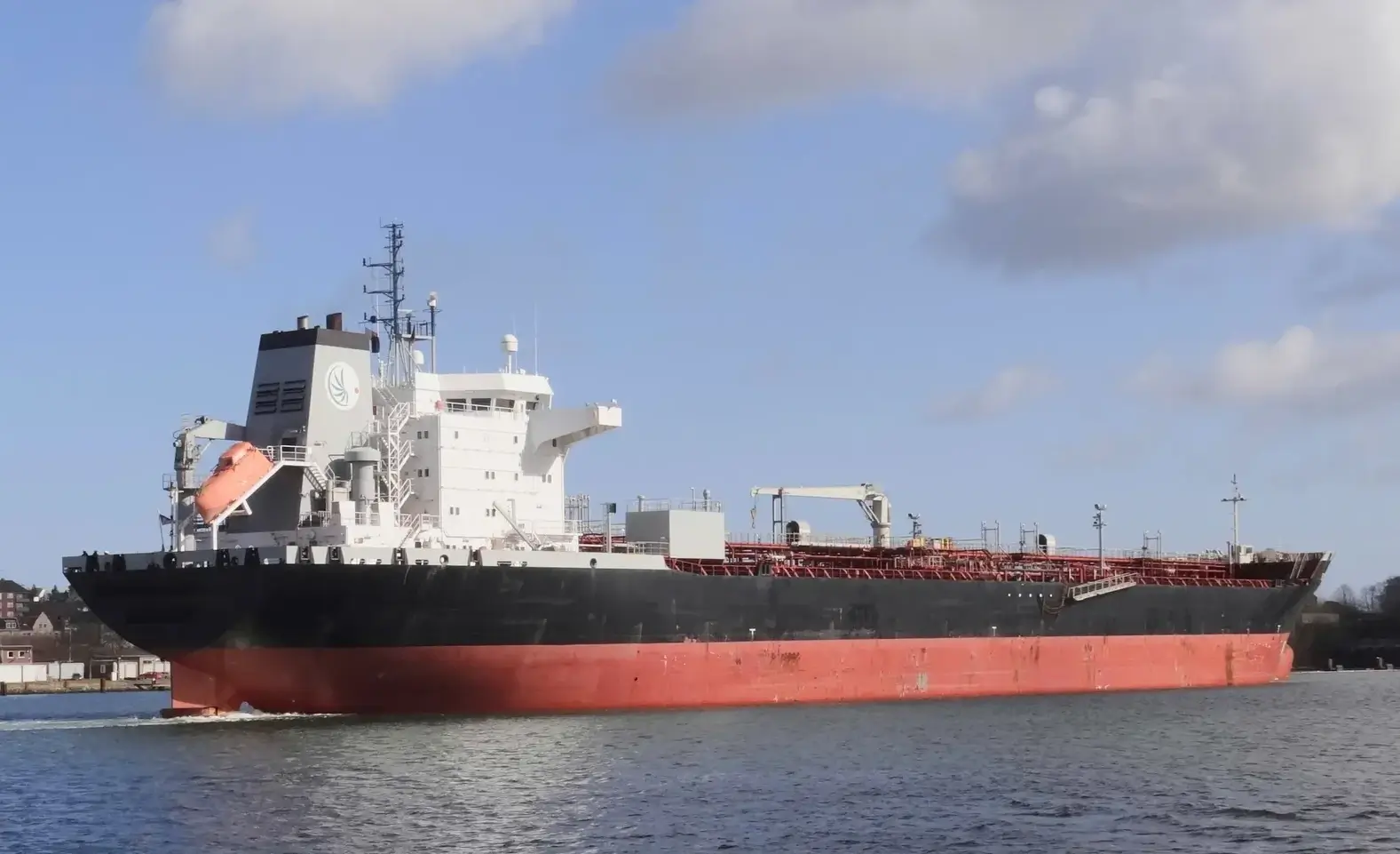 TANKER - SEYCHELLES PIONEER