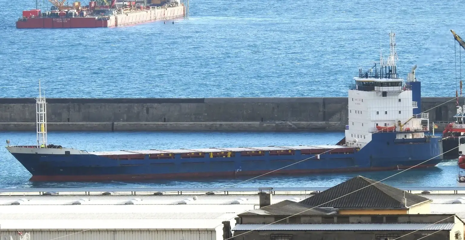 M/V COMMANDER