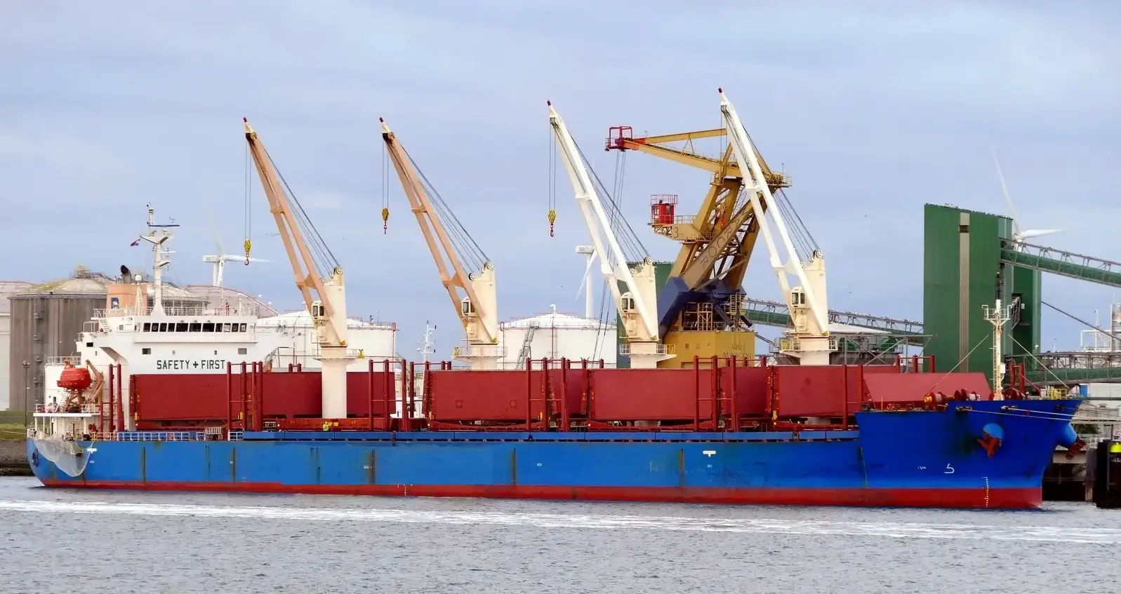 BULKER - DSM HARBOUR