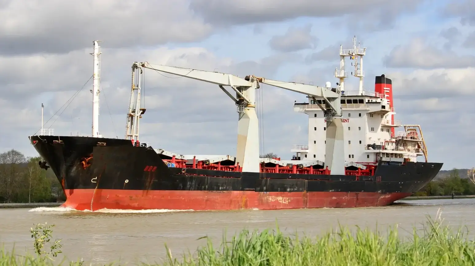 M/V EKMEN ROYAL