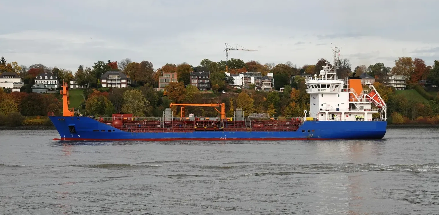 TANKER - ATLANTIS - ESTONIA FLAG